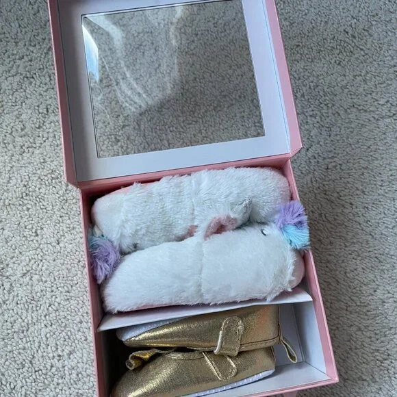 Baby Shoes and Unicorn Slippers in Gift Box - Picture 2 of 6